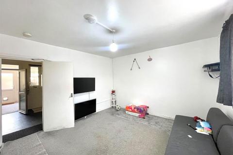 4 bedroom house to rent, Sutton Road, London E17