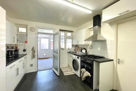 4 bedroom house to rent, Sutton Road, London E17