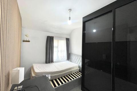 4 bedroom house to rent, Sutton Road, London E17
