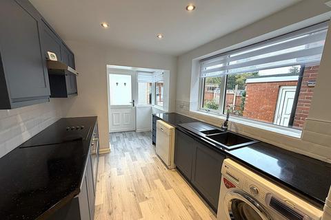 4 bedroom detached house to rent, Woodthorpe Road, Sheffield