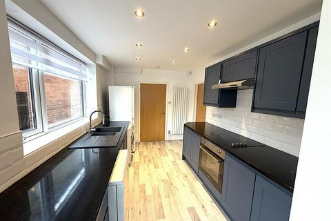 4 bedroom detached house to rent, Woodthorpe Road, Sheffield