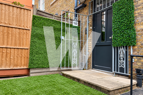 Studio to rent, Glasshouse Yard, London EC1A