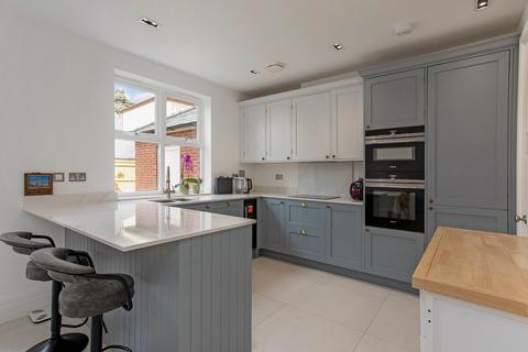 4 bedroom semi-detached house to rent, Rookery Lane, Barnet, EN4