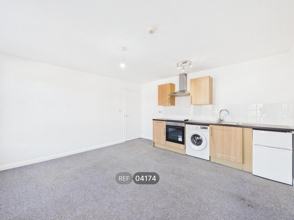 Apartment in Nottingham, Redhill - View 3