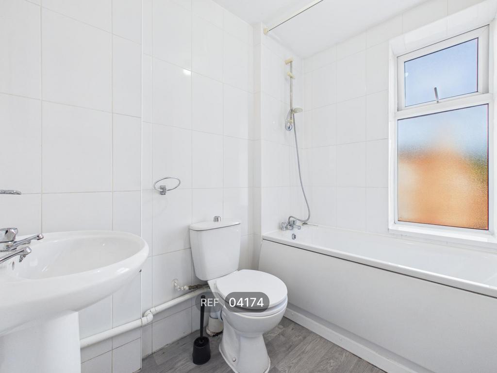 Apartment in Nottingham, Redhill - More