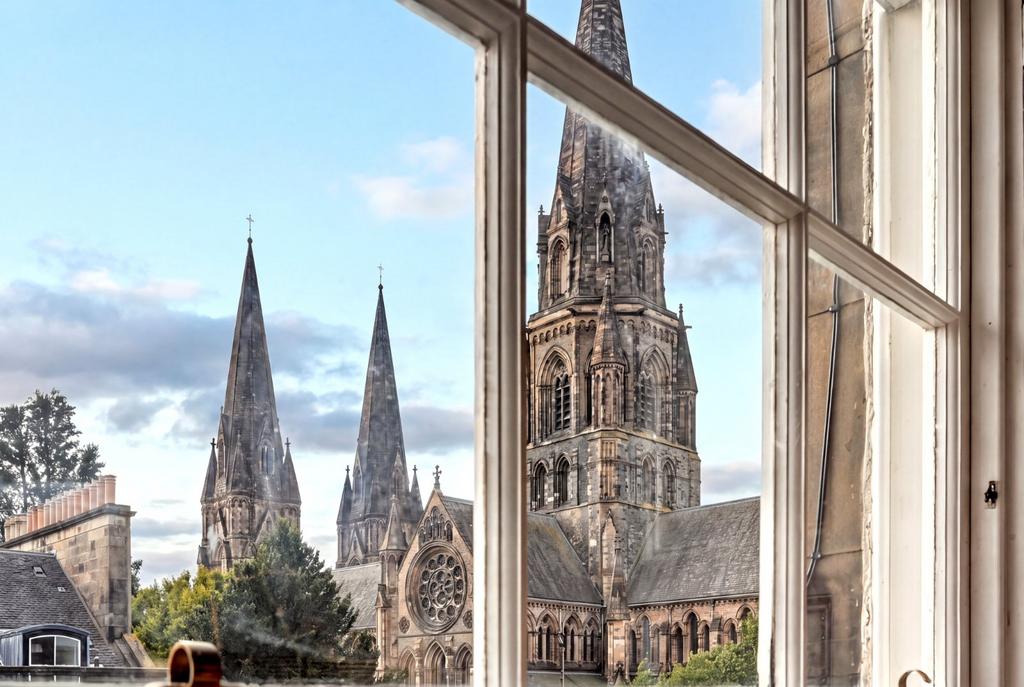 Apartment in Edinburgh - View 4