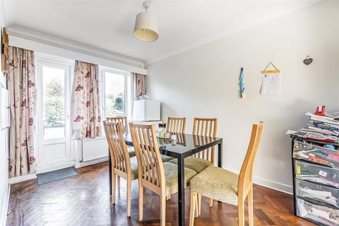 2 bedroom apartment for sale, LINDEN COURT, LEATHERHEAD, KT22
