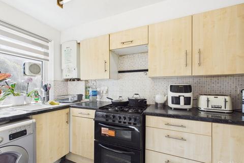1 bedroom flat for sale, Holmbury Grove, Croydon
