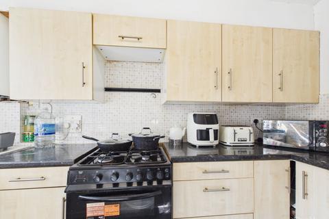1 bedroom flat for sale, Holmbury Grove, Croydon