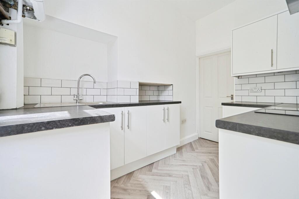 House in LEEDS - View 3