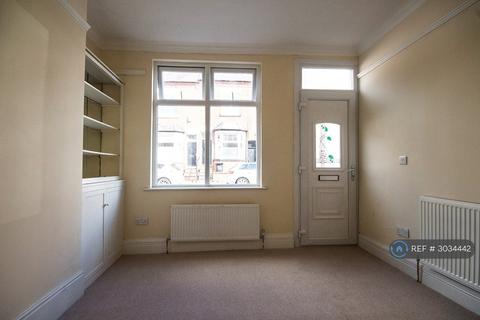 2 bedroom terraced house to rent, Dunster St, Leicester, LE3