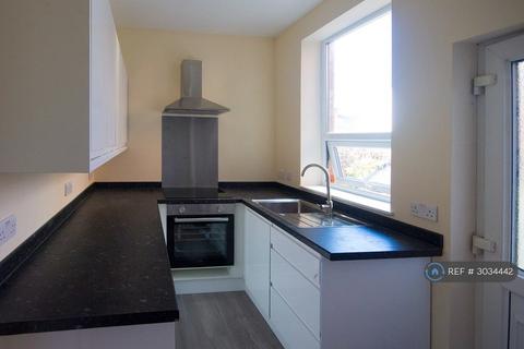 2 bedroom terraced house to rent, Dunster St, Leicester, LE3