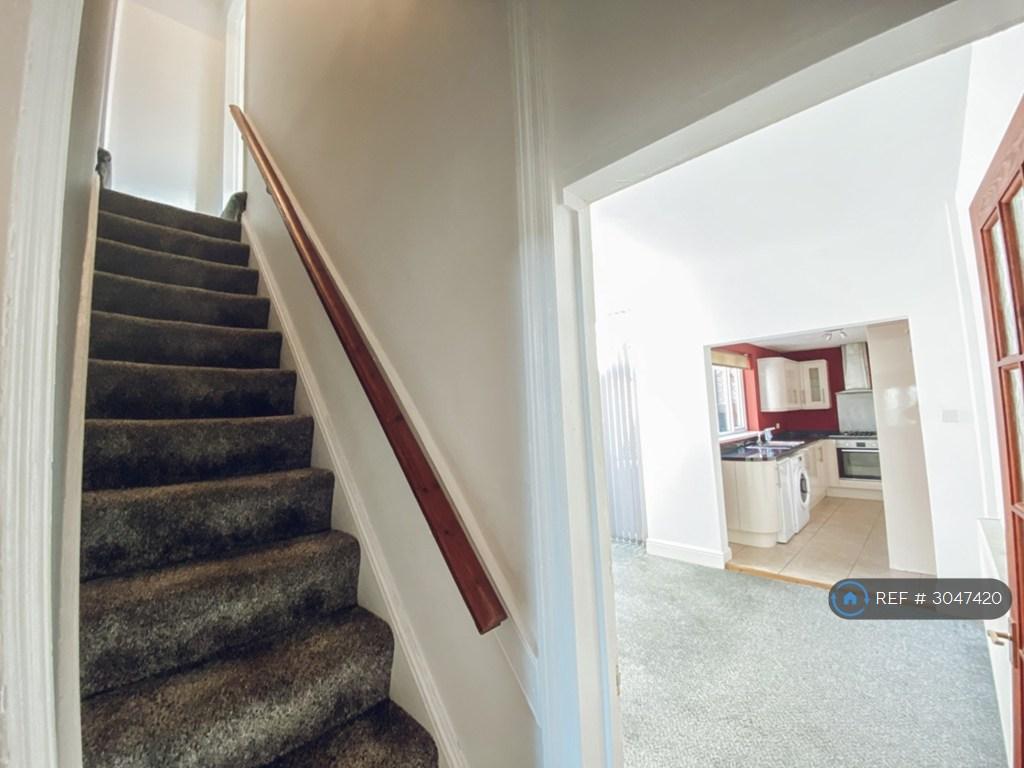 House in Droylsden, Manchester - View 4