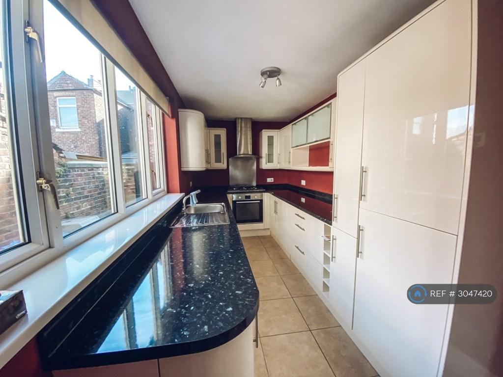 House in Droylsden, Manchester - View 5