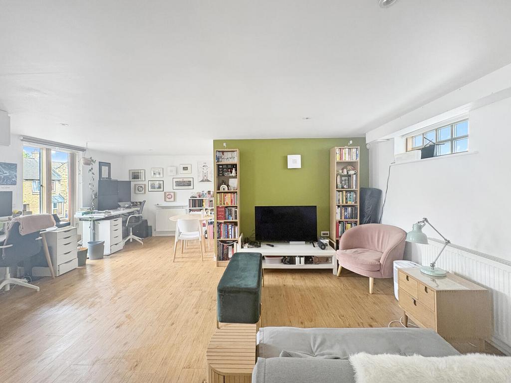 Apartment in Cambridge - View 2