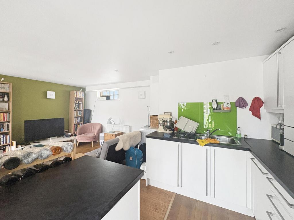 Apartment in Cambridge - View 3
