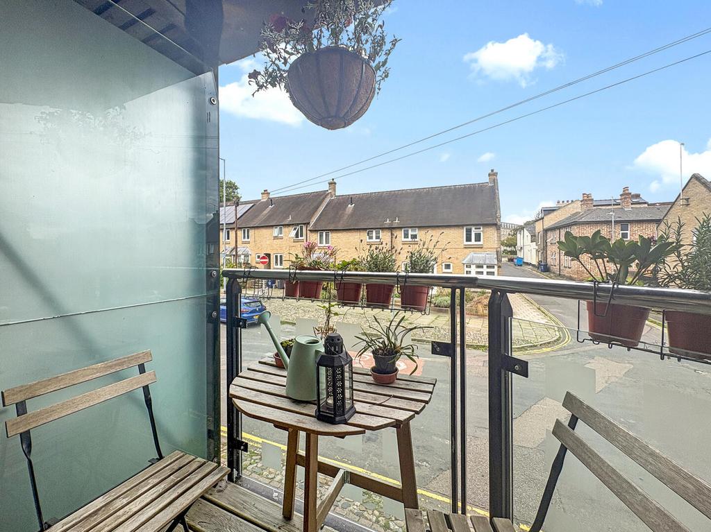 Apartment in Cambridge - View 5