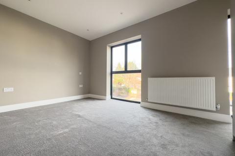 4 bedroom terraced house to rent, Upton Road, Slough SL1