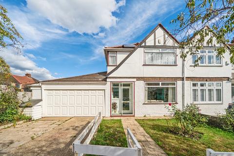 3 bedroom end of terrace house for sale, Aylesford Avenue, Beckenham
