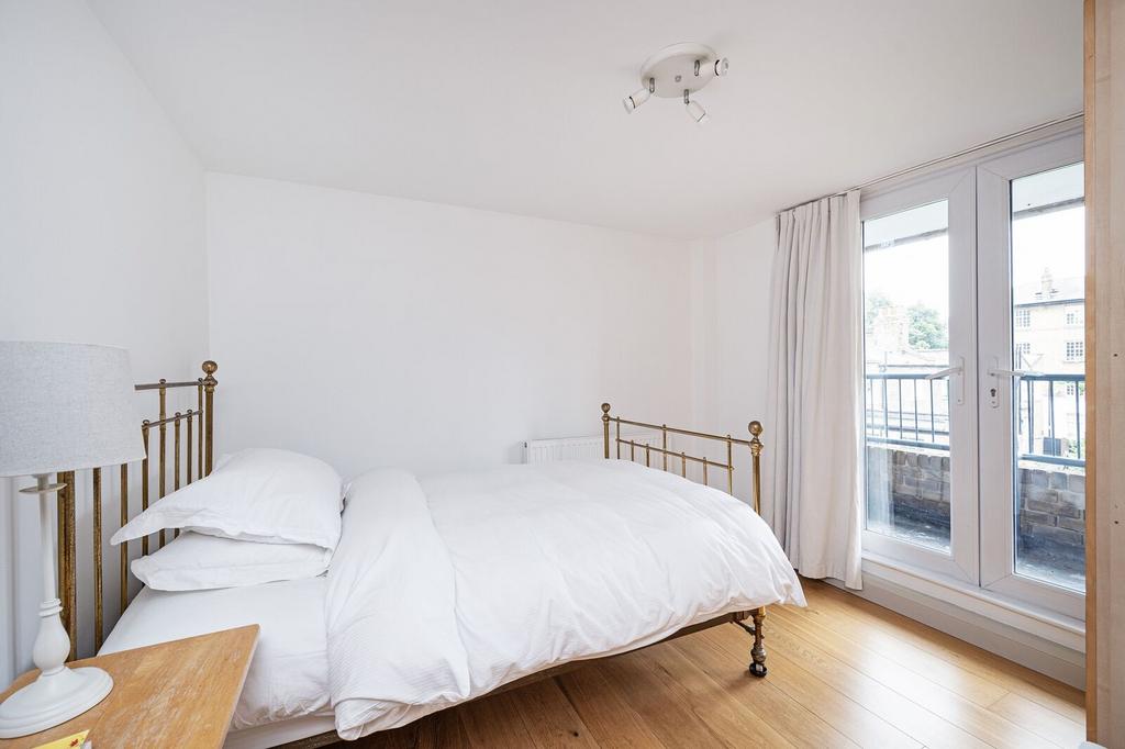 Apartment in London - More
