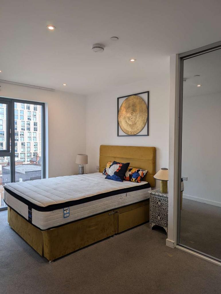 Apartment in Birmingham, West Midlands - More