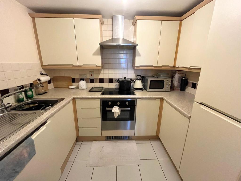Apartment in Salford - View 4