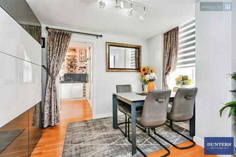 2 bedroom apartment for sale, McCrea Apartments, Emily Way, Halifax, HX1 2NS