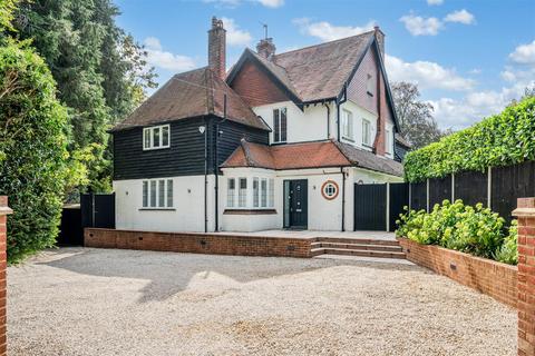 5 bedroom detached house for sale, Hollymeoak Road, Coulsdon