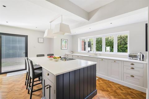 5 bedroom detached house for sale, Hollymeoak Road, Coulsdon
