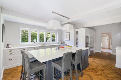 5 bedroom detached house for sale, Hollymeoak Road, Coulsdon