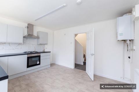 3 bedroom semi-detached house to rent, Pinewood Avenue, Thurmaston, LE4