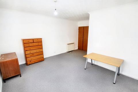 1 bedroom apartment to rent, Turnpike Lane, Uxbridge, UB10