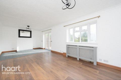 3 bedroom semi-detached house for sale, Wilga Road, Welwyn