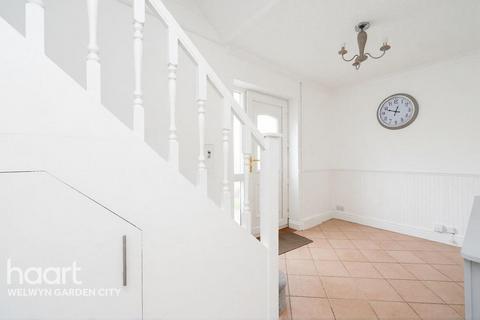 3 bedroom semi-detached house for sale, Wilga Road, Welwyn