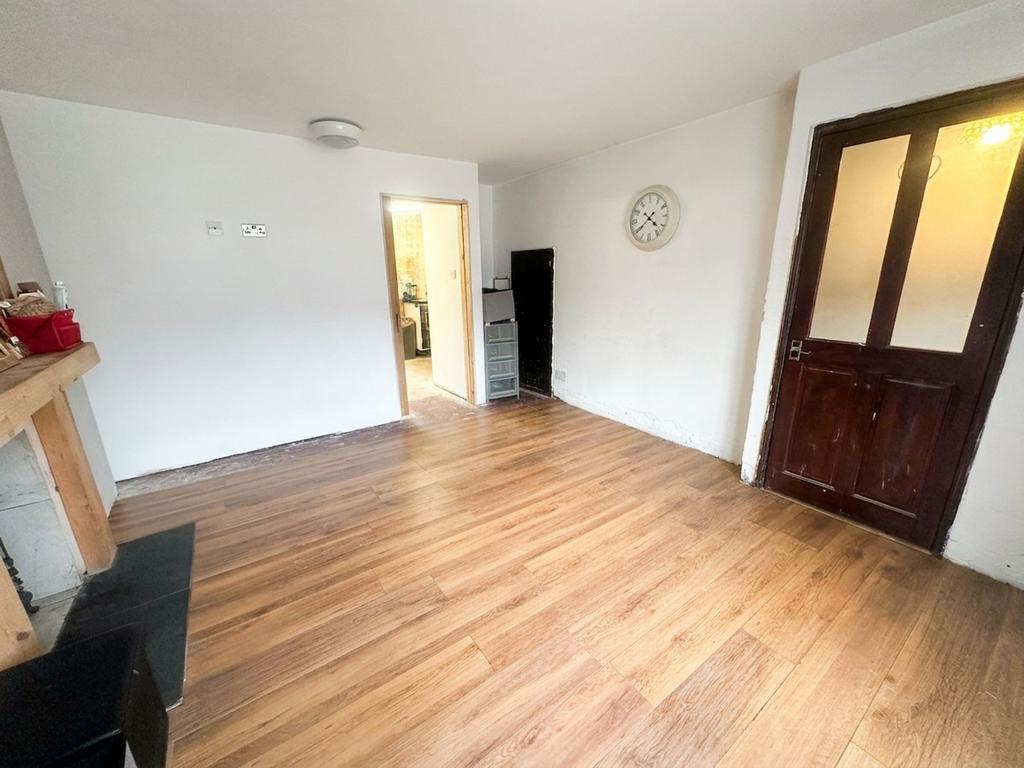 House in Leicester, Mowmacre Hill - More