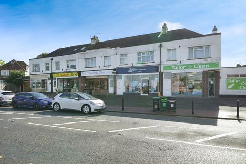 1 bedroom flat for sale, Cobham Road, Fetcham, Leatherhead, Surrey, KT22