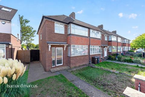 3 bedroom end of terrace house for sale, Harvest Road, Feltham