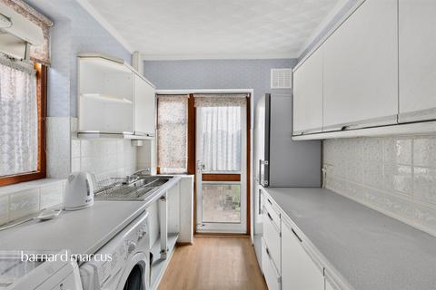 3 bedroom end of terrace house for sale, Harvest Road, Feltham