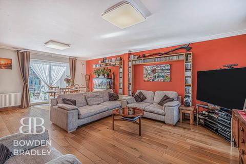 3 bedroom end of terrace house for sale, Manford Cross, Chigwell, IG7