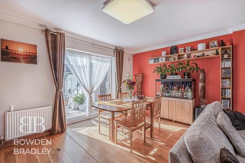 3 bedroom end of terrace house for sale, Manford Cross, Chigwell, IG7