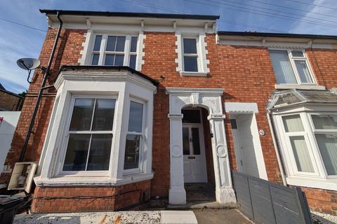 3 bedroom maisonette to rent, Lindsay Street, Kettering, NN16