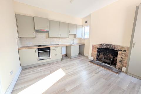 3 bedroom maisonette to rent, Lindsay Street, Kettering, NN16