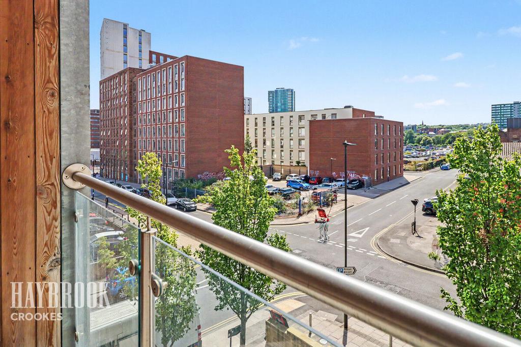 Apartment in Sheffield, Moorfoot, City Centre - View 3