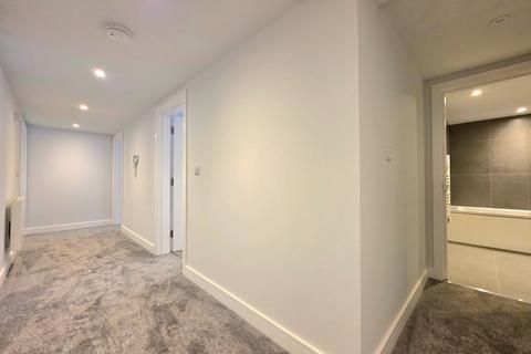 2 bedroom flat to rent, Park Road, Worsborough, S70