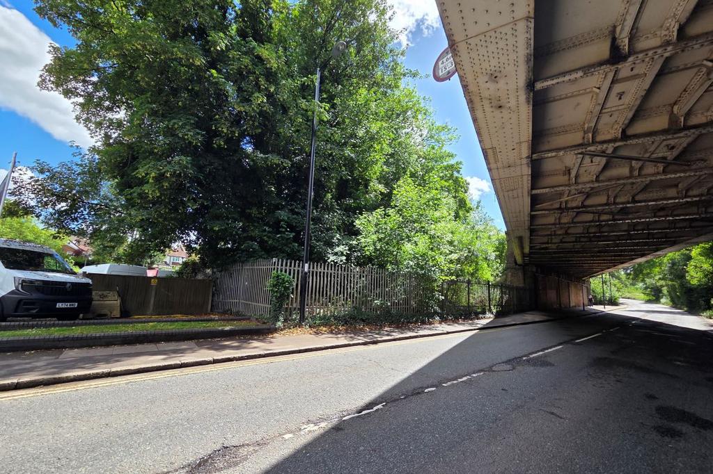 Brighton Road, Coulsdon CR5 - More