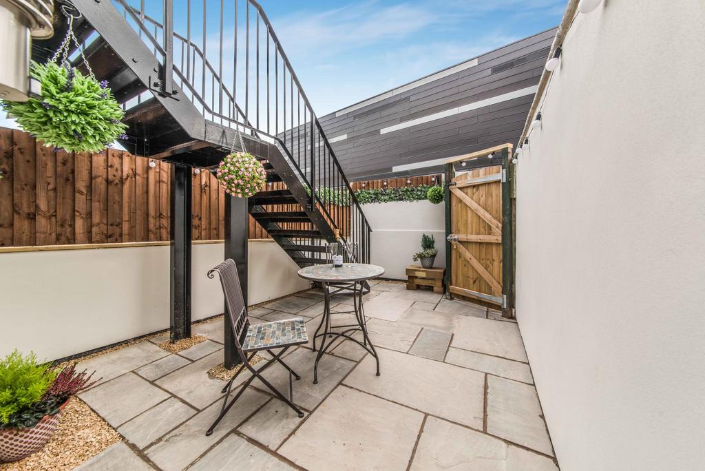 Apartment in Nottingham - View 3