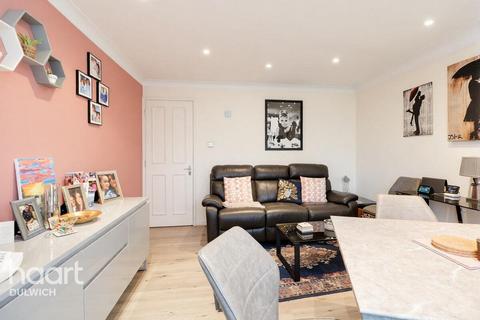 1 bedroom flat for sale, Overhill Road, London
