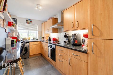 1 bedroom flat for sale, Overhill Road, London