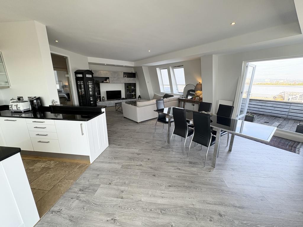 Apartment in Cardiff - More