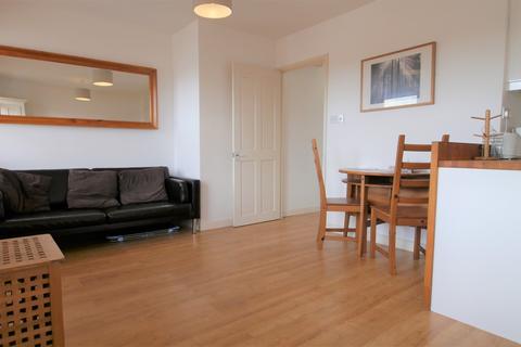 1 bedroom flat to rent - Shelley House, Bishopric, Horsham, RH12